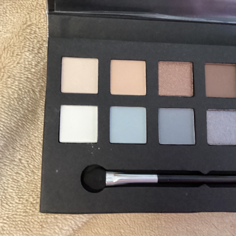 NEW Elle Eyeshadow Eye Shadow Palette with Mirror - Picture 2 of 6